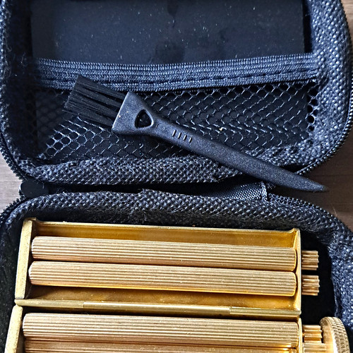 Gold colour metal tobacco - gold,