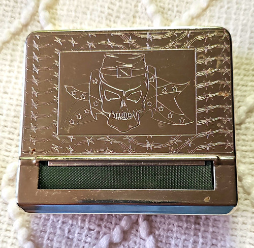 Cigarette rolling machine - cigarette,